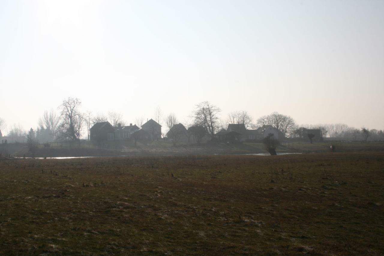 Unique Place On The River Waal Heerewaarden Eksteriør bilde